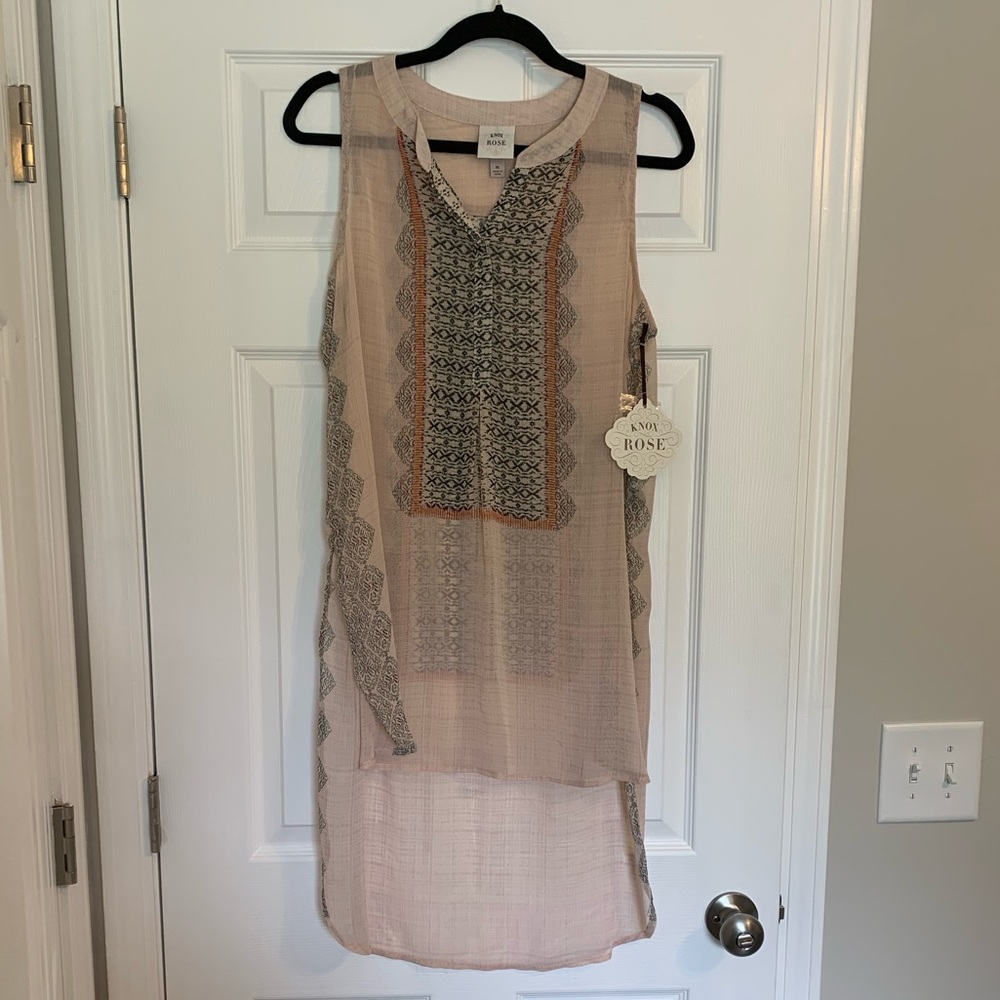 ⭐️HP⭐️ NWT Knox Rose Top